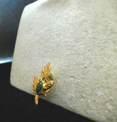 maple leaf jade pin side